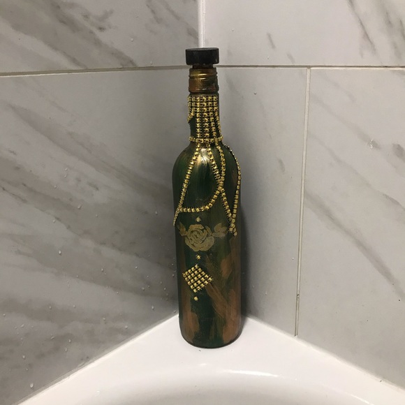 A Cornucopia of Plenty of Upcycled Vases. - Picture 5 of 17